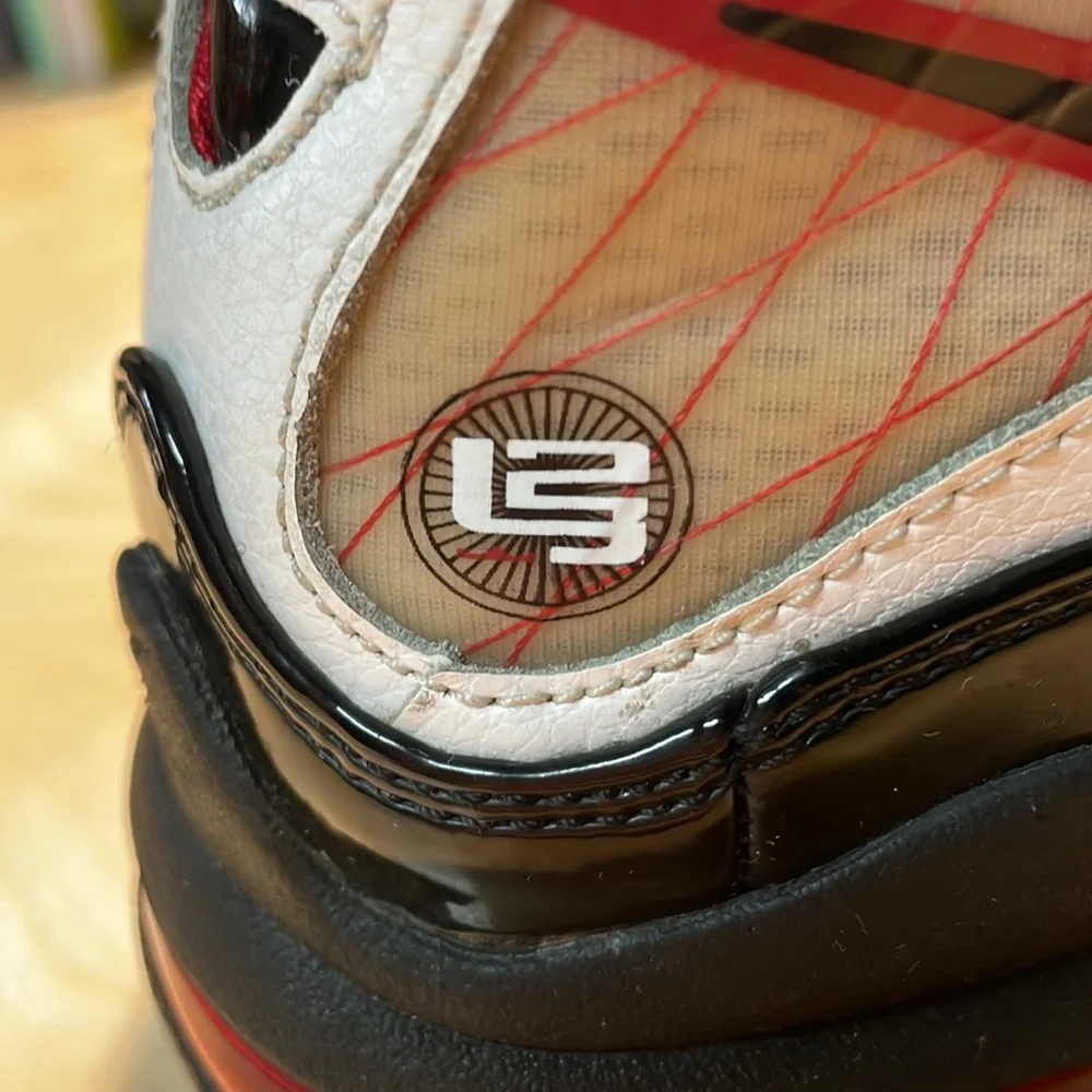 2009 Nike Air Max LeBron James VII Sneakers - White/Black/Varsity Red